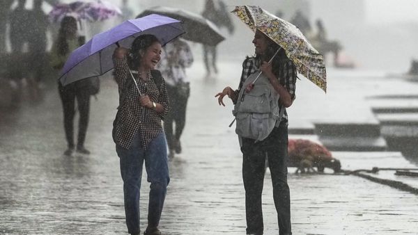 Weather Update: বৃষ্টি কমলেই তাপমাত্রা বাড়বে দক্ষিণবঙ্গে, উত্তরবঙ্গে ৫ দিন কমলা সতর্কতা জারি