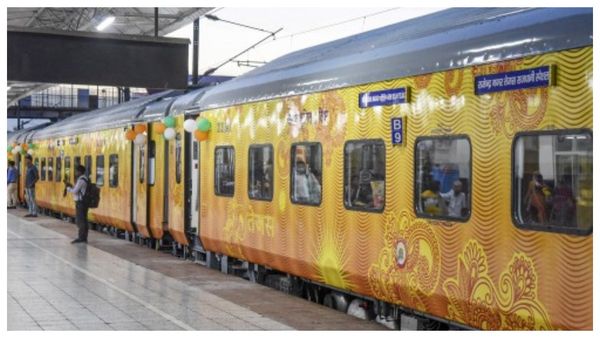 Free Food on Train: বিনামূল্যেই দূরপাল্লার ট্রেনে মিলবে খাবার-জল, কীভাবে পাবেন সুবিধা জেনে নিন