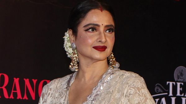 Rekha Love Life: সব ছেড়ে 'সেক্স-গুরু' রজনীশের আশ্রমে চলে যেতে চেয়েছিলেন রেখা! কেন জানেন?