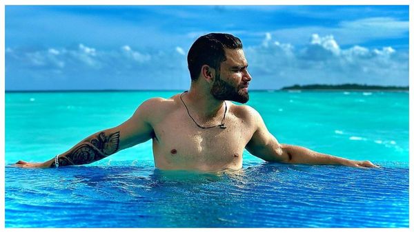 সমুদ্র সৈকতে ভিন্ন মুডে, তারকা ক্রিকেটারের বোনের নতুন হিরো এখন রিঙ্কু