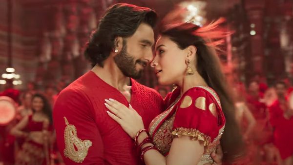 Rocky Aur Rani Ki Prem Kahani: এবার বাঙালি হলেন আলিয়া! করনের ছবিতে পুজোর গন্ধ