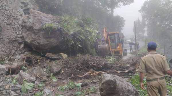 Sikkim Landslide: ধস-হরপা বানে ভয়ঙ্কর পরিস্থিতি! আটকে থাকা দু'হাজার মানুষকে উদ্ধারে নামল সেনা