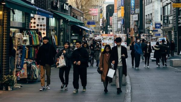 গতকাল পর্যন্ত বয়স ছিল ২৪, আজ ২২ বা ২৩! দক্ষিণ কোরিয়ায় কেন এমন বয়স কমল