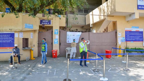 TCS Job Scam: টিসিএসে নিয়োগ দুর্নীতি! কয়েকশো কোটি টাকার কমিশন নিয়ে চাকরি দেওয়ার অভিযোগ, কড়া পদক্ষেপ সংস্থার