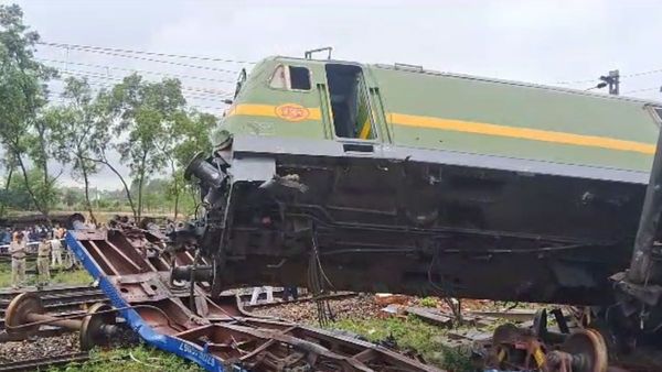 Bankura Train Accident: ভয়াবহ দুর্ঘটনায় বাতিল একাধিক ট্রেন, রইল সম্পূর্ণ তালিকা
