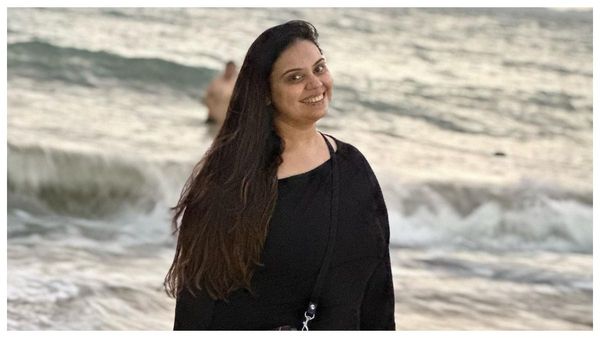 প্রচারের আলোয় থাকেন না, বিরাটের বোন গ্ল্যামারে টেক্কা দিতে পারে‌ন বলি অভিনেত্রীদেরও