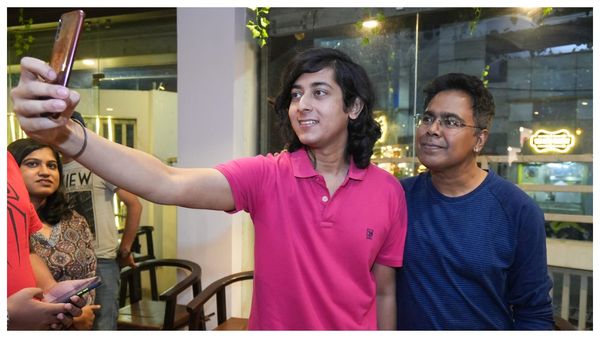 '১০ টাকার হরেক মাল' বলেই মীরের ভিডিও-তে ভাইরাল! সেই সমাপন মিশ্রকে চেনেন?