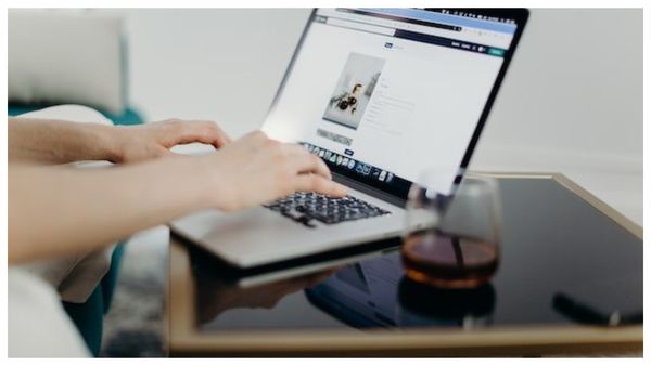 Work from Home Jobs 2023: বাড়িতে বসেই মোটা অঙ্কের রোজগার করতে চান! পড়ুন প্রতিবেদনটি