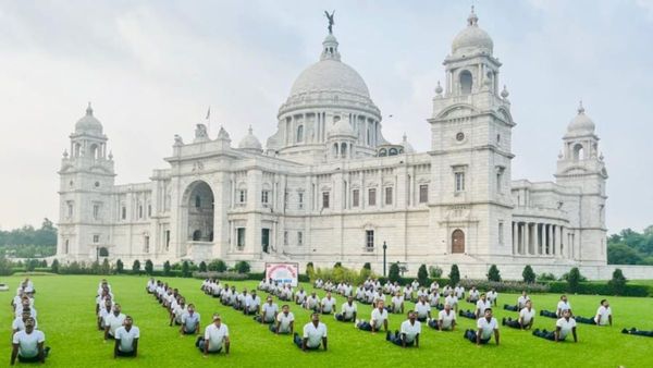 International Yoga Day 2023: যোগদিবস পালন রাজভবনে! দীঘার সৈকতে যোগাভ্যাস শুভেন্দুর