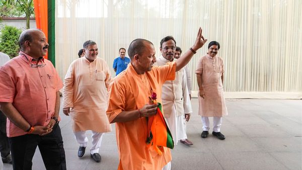 International Yoga Day: ২১ জুন খোলা থাকবে সমস্ত স্কুল! যোগ দিবসের আগে বড় নির্দেশ যোগীর