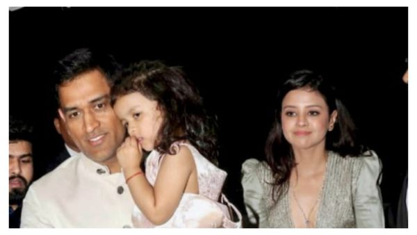 MS Dhoni: ‘সিনেমার কাজে’ চেন্নাইতে ধোনি, থালাকে ঘিরে উম্মাদনার ভিডিও দেখুন