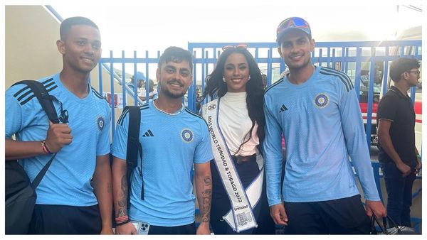 India vs WI Test: মাঠের বাইরে ক্যারিবিয়ান সুন্দরীর সঙ্গে মজে গিল, সঙ্গী দুই সতীর্থ