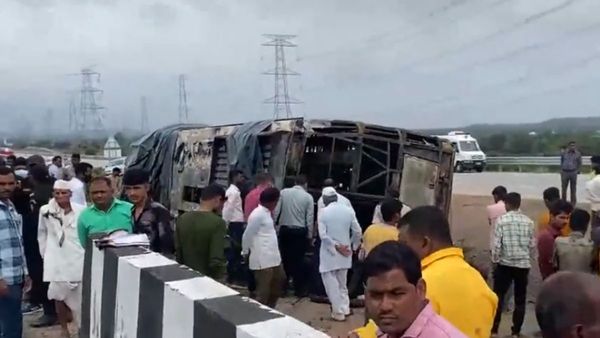 Maharashtra Bus Fire: ঘুমের মধ্যেই সব শেষ! কীভাবে ঘটল এত ভয়ঙ্কর ঘটনা?