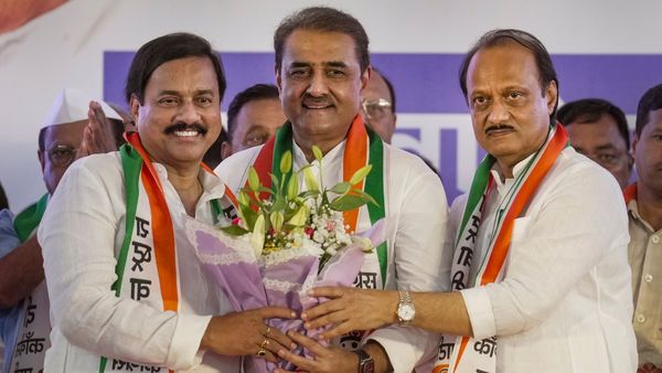 Pawar versus Pawar in Maharashtra: ‘মুখ্যমন্ত্রী হতে চাই’! নম্বর যুদ্ধে শরদকে টেক্কা দিয়ে বার্তা অজিতের