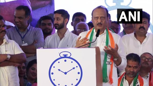 Pawar versus Pawar in Maharashtra: ভাইপো অজিতের কাছে হার মানতে হল শরদকে! কার দিকে ক’জন বিধায়ক