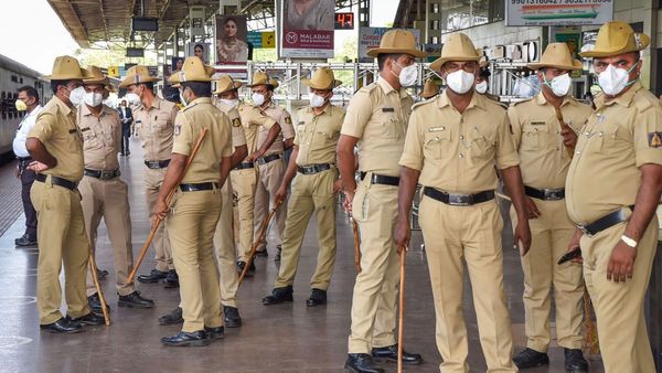 Suspected Terrorist Arrest: বেঙ্গালুরুতে একের পর বিস্ফোরণের পরিকল্পনা! ৫ সন্দেহজনক জঙ্গি গ্রেফতার