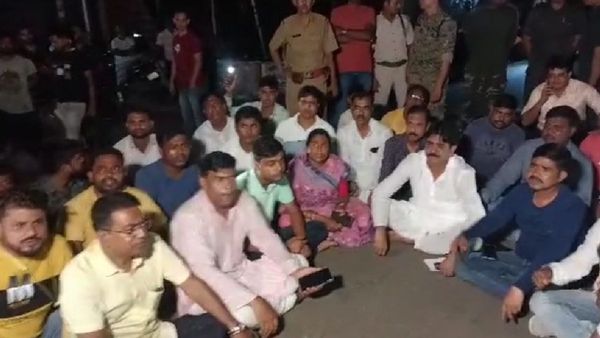 Panchayat Election 2023: ভাঙড়ে তৃণমূল নেতাদের ঢুকতে দিল না পুলিশ! রাস্তায় বসে সমালোচনায় সরব শওকত