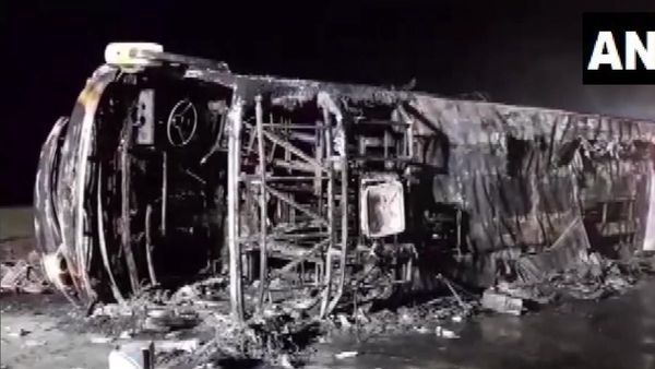 Maharashtra Bus Fire: মুম্বই-নাগপুরে এক্সপ্রেসওয়েতে চলন্ত বাসে বিধ্বংসী আগুন, মর্মান্তিক মৃত্যু ২৫ জনের