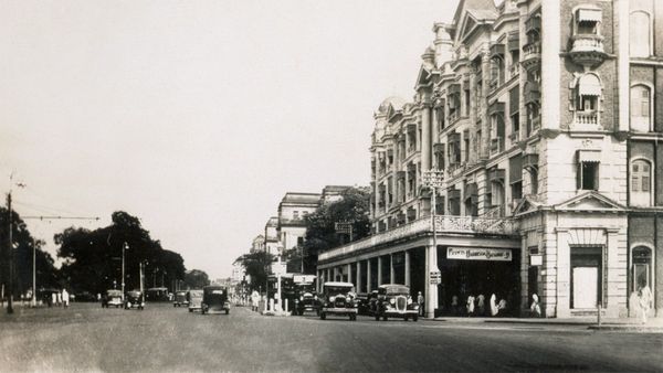 Chowringhee Road: জানেন কলকাতার কোন রাস্তায় প্রথম ফুটপাথ তৈরি হয়েছিল?