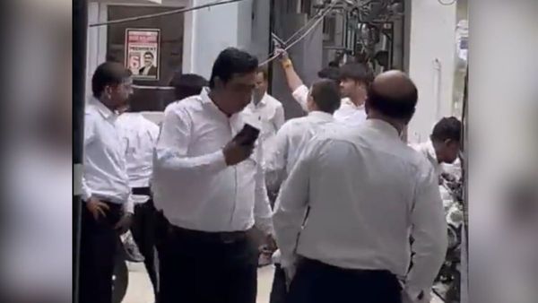 Delhi Court Firing: দিল্লির আদালতের মধ্যে ফের চলল গুলি, তীব্র আতঙ্কে আইনজীবীরা