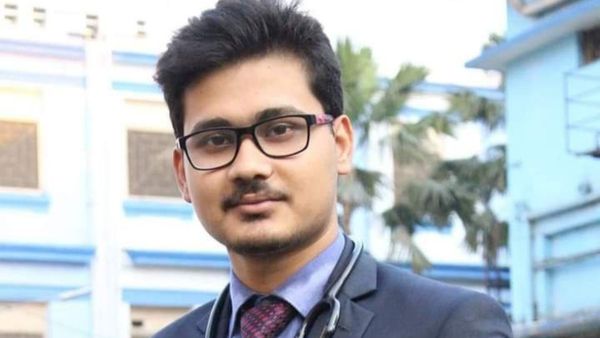 Son's Death Like Mother: মায়ের মতো রেল স্টেশনেই চিকিৎসক-পুত্রের অকাল প্রয়াণ! সকালেই শেষবার শুভেচ্ছা সৌরভকে