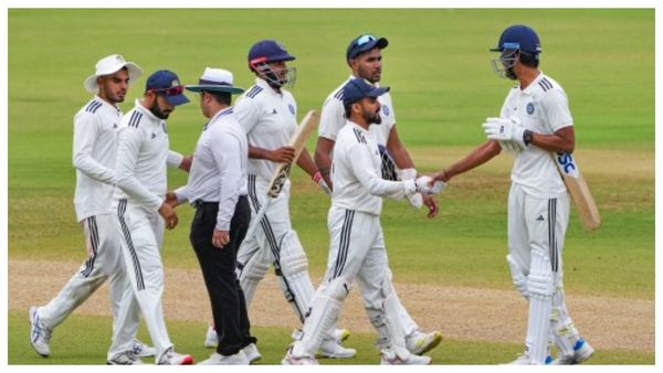Duleep Trophy: ৫.৫ ওভার করতেই ৫৩ মিনিট! নজিরবিহীন বোলিং বিতর্ক দলীপ ট্রফিতে