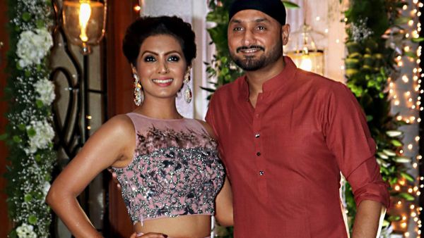 Harbhajan-Geeta Love Story: হরভজনের জন্মদিন সেলিব্রেশন প্যারিসে! গীতার মন জিততে দীর্ঘ অপেক্ষা করতে হয় ভাজ্জিকে