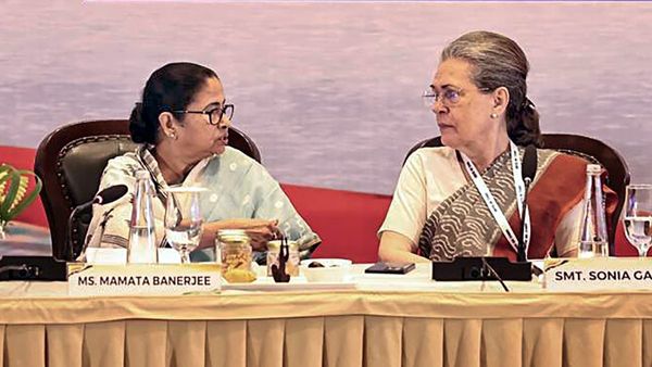 Bengaluru Opposition Meeting: মমতা না সোনিয়া? শেষ পর্যন্ত বিরোধী ঐক্যের নেতৃত্ব কার ঝুলিতে