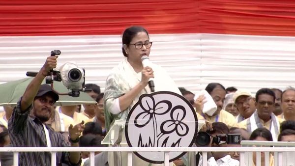 21 July TMC Shahid Diwas: মঞ্চ থেকে BJP-কে তীব্র আক্রমণ! CPIM-এর নাম করলেও CONG নিয়ে নিশ্চুপ মমতা