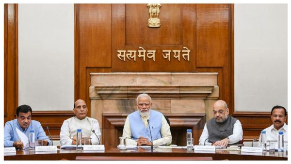 Modi Cabinet Expansion: মোদী ক্যাবিনেটে বড় রদবদল জল্পনা! মহারাষ্ট্র থেকে আসতে পারেন দুই অতি প্রভাবশালী