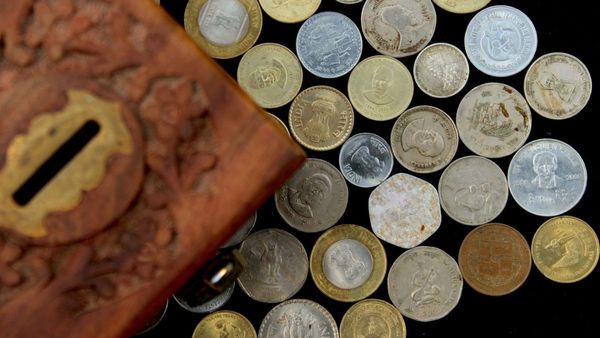 LIC New Jeevan Labh Plan: বেশি রিটার্ন-সহ সুরক্ষিত বিনিয়োগ! মূল বৈশিষ্ট্য, বয়স ও অন্য বিবরণ