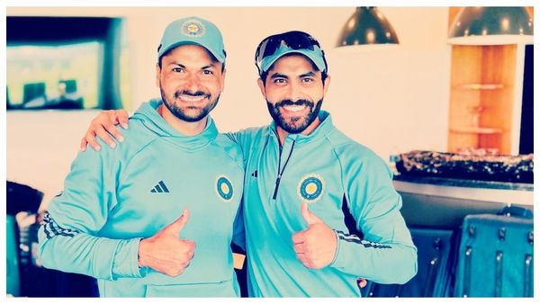 India vs WI Test: আবেগপ্রবণ বঙ্গ পেসার, অভিষেক করেই মা-কে ফোন মুকেশের, দেখুন ভিডিও