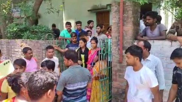 রঘুনাথগঞ্জে গৃহবধূর অস্বাভাবিক মৃত্যু, স্বামী ও শ্বশুরকে ধরে চলল মারধর