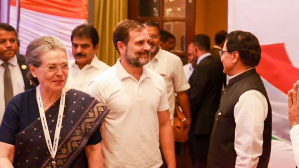 Sonia Gandhi and Rahul Gandhi: বিপদ এড়ালেন রাহুল-সোনিয়া! ভোপালে জরুরি অবতরণ বিমানের