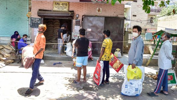 Price Hike: গরিব মানুষের ডাল-ভাতেও দামের কোপ, ফের কি দুর্ভিক্ষের দিকে এগোচ্ছে ভারত