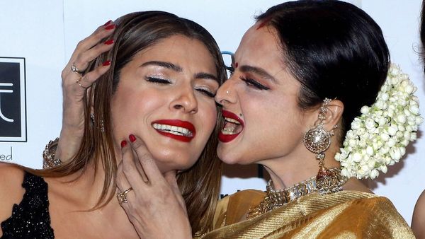 Rekha Flaunts Sindoor: মাথা ভর্তি সিঁদুর! ম্যাগাজিনের ফটোশ্যুটে এ কোন লুকে রেখা