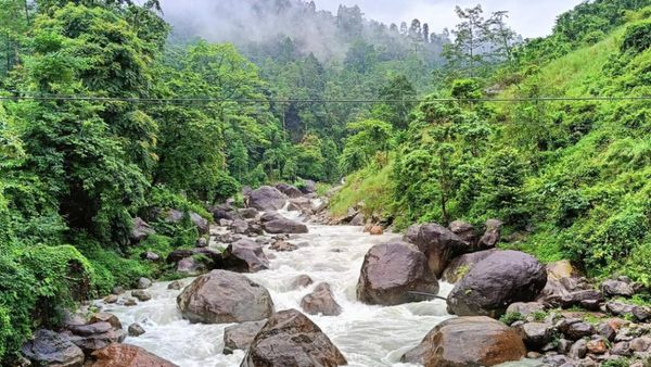 Chalsa: নদীর জলে পা ডুবিয়ে কাটিয়ে দিন ঘণ্টার পর ঘণ্টা, সপ্তাহান্তের ছুটিতে চলে আসুন এখানে
