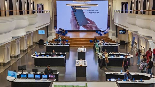 Samsung Galaxy Unpacked: জলের নীচে করা যাবে ব্যবহার! স্যামসংয়ের নতুন পাঁচ ডিভাইসে তাক লাগানো ফিচার