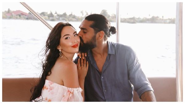 Sandesh Jhingan Love Story: ক্রিকেটারদের থেকে কম যান না, যুবি-হার্দিকদের মতোই বিদেশিনী বউ এই ফুটবলারের