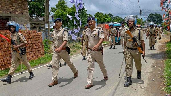 Panchayat Elections 2023:নিরাপত্তা ছাড়াই ভোট কেন্দ্রে! প্রিসাইডিং অফিসারের মৃত্যুর অভিযোগে যৌথ সংগ্রামীমঞ্চ