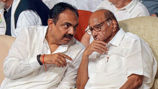 NCP in Crisis: শরদ পাওয়ারকে এনসিপি প্রধান পদ থেকে ‘অপসারিত’ করলেন ভাইপো অজিত