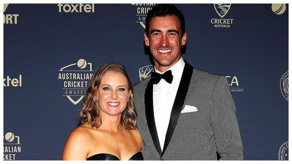 Mitchell Starc-Alyssa Healy: স্ত্রী-র ব্যাট চুরি করেই অ্যাশেজ খেলছেন মিচেল স্টার্ক!