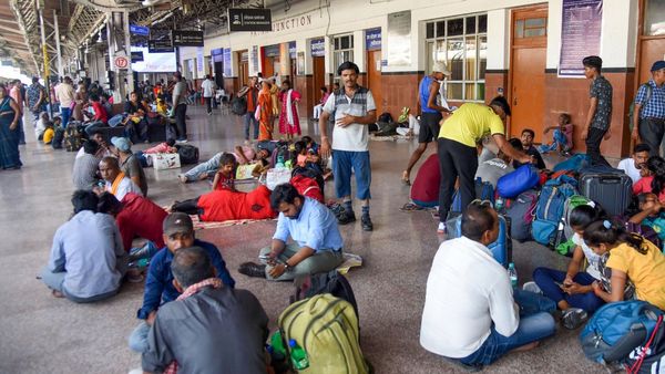 IRCTC Retiring Room Booking: মাত্র ১০০ টাকার ঘর! বুকিংয়ের পদ্ধতি একনজরে