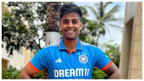 India vs West Indies ODI: সূর্যকুমারের সৌজন্যে দলে না থেকেও মাঠে খেললেন সঞ্জু! কেন ঘটল এমন ঘটনা?