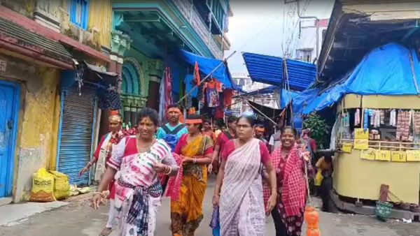 তারকেশ্বরের 'বাবা'র পুজো! পূণ্যার্থীর আশায় বৈদ্যবাটির ব্যবসায়ীরা