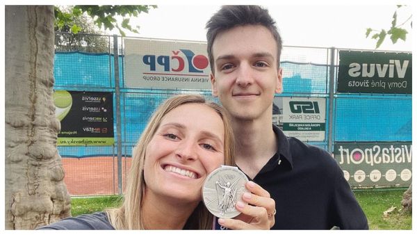 Wimbledon 2023: স্ত্রী টেনিস সাধনায় মগ্ন, স্বামী ব্যস্ত পোষ্য পালনে, মার্কেতা-স্তেপানের বর্ণময় প্রেমের কাহিনি