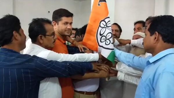 Panchayat: বিজেপি-কংগ্রেস ভেঙে তৃণমূলে যোগদান দলে দলে, নির্দল প্রার্থীদেরও ‘ঘরওয়াপসি’