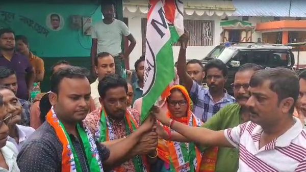 কংগ্রেস-বাম জোটে ভাঙন অব্যাহত, মুর্শিদাবাদ-রাজগঞ্জে পঞ্চায়েত সদস্যদের যোগদান তৃণমূলে