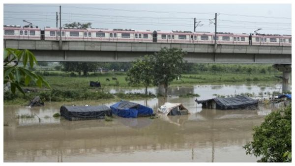 Train Cancelled: বিভিন্ন রুটে একাধিক ট্রেন বাতিল, জেনে নিন তালিকা