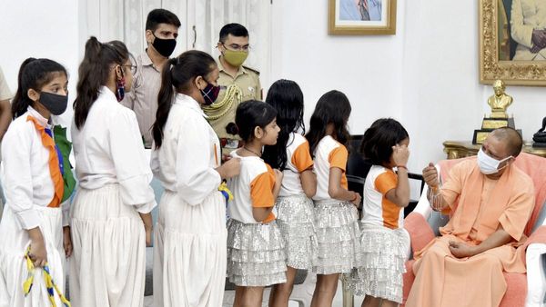 Yogi Adityanath: মাফিয়াদের থেকে উদ্ধার জমিতে তৈরি হবে গরীবদের ফ্ল্যাট! বড় ঘোষণা যোগীর